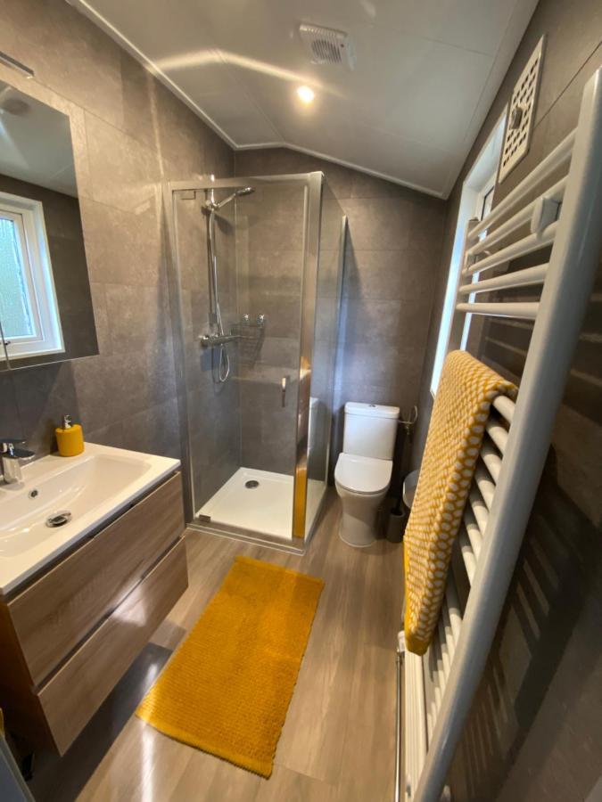 פוטן Ruim En Modern Chalet In De Veluwse Bossen מראה חיצוני תמונה